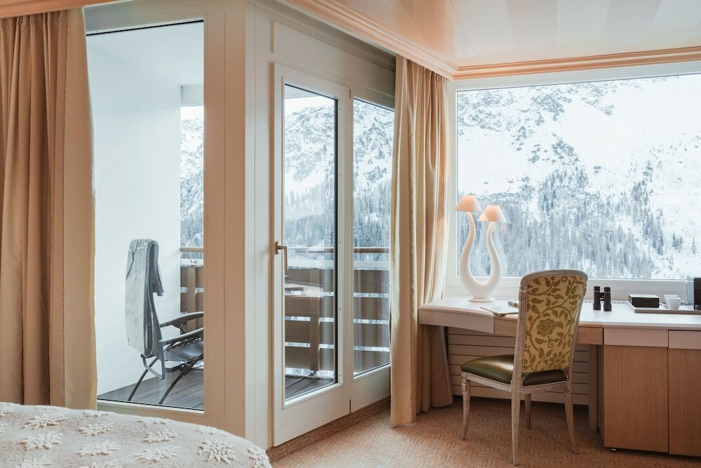 Фото Tschuggen Grand Hotel