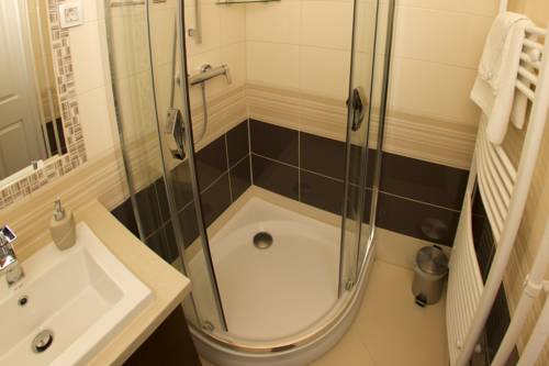 Фото Be a Budapester