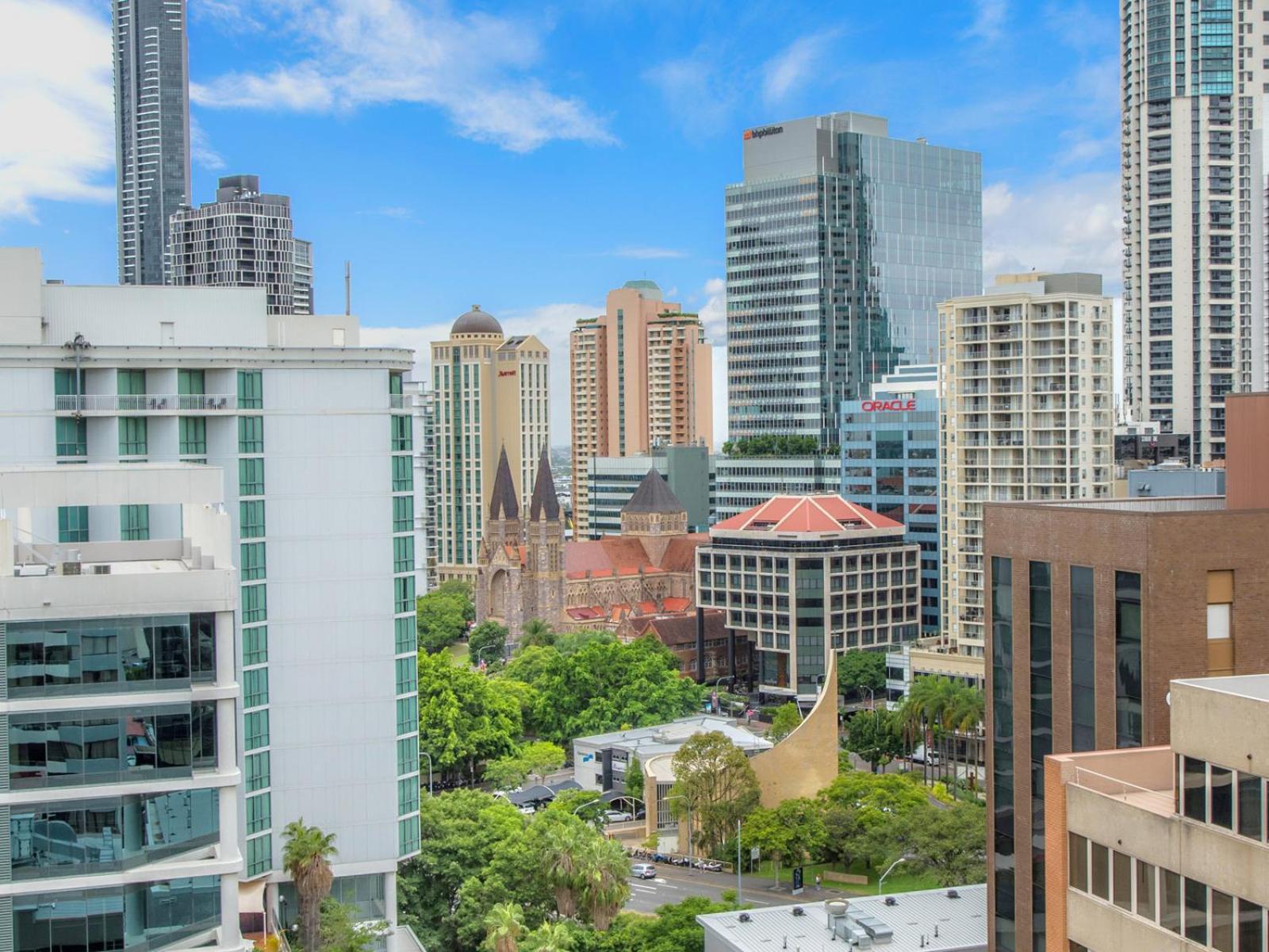 Фото The Astor Apartments