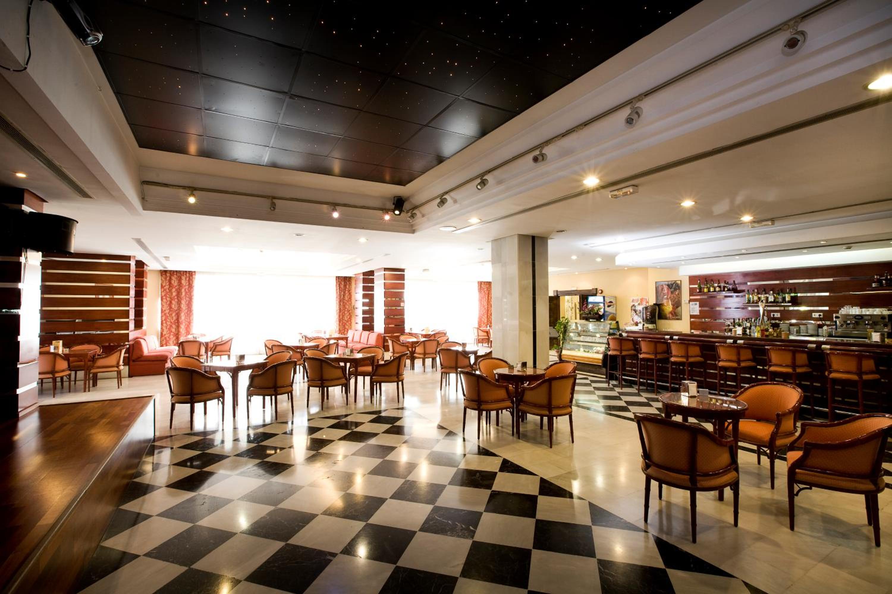 Фото Aparthotel Monarque Sultán