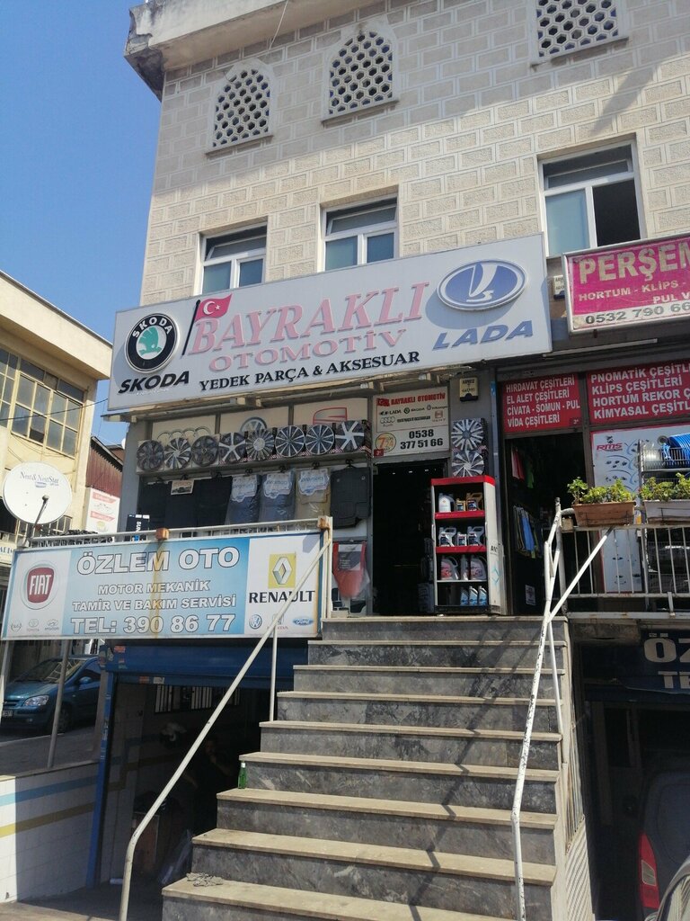 Otomobil yedek parçaları Bayraklı Otomotiv, İstanbul, foto