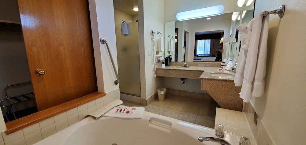 Фото Baymont by Wyndham Seattle/Kirkland Wa