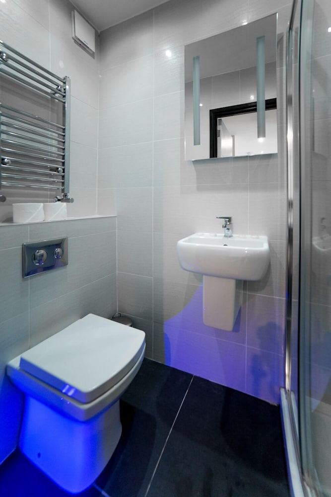 Фото Imperial Court Suites