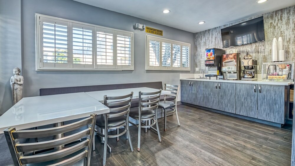 Фото Hollywood City Inn