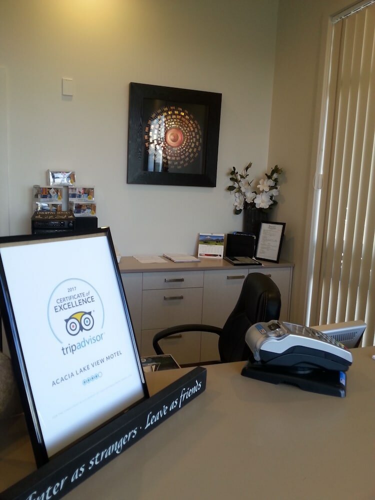 Фото Acacia Lakeview Motel