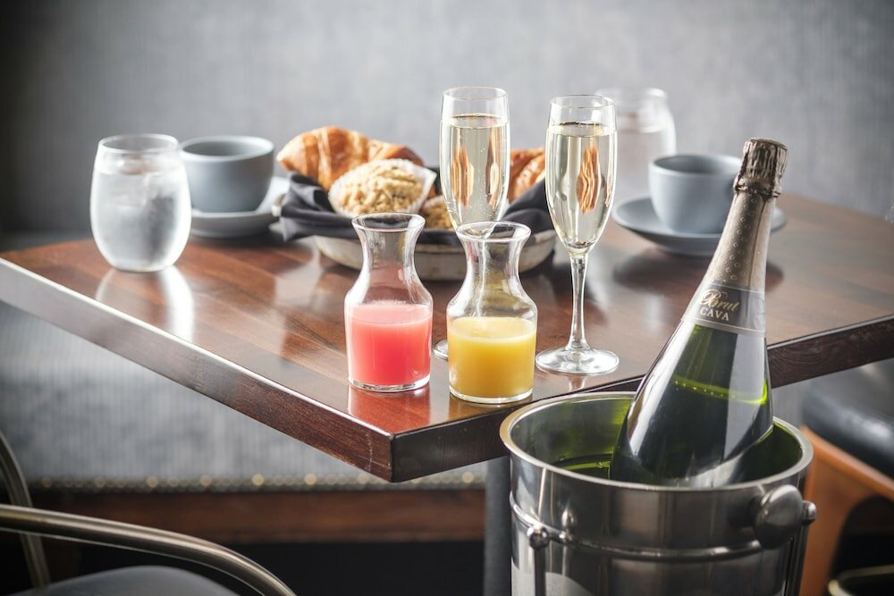 Фото Kimpton Hotel Monaco Baltimore Inner Harbor, an Ihg Hotel