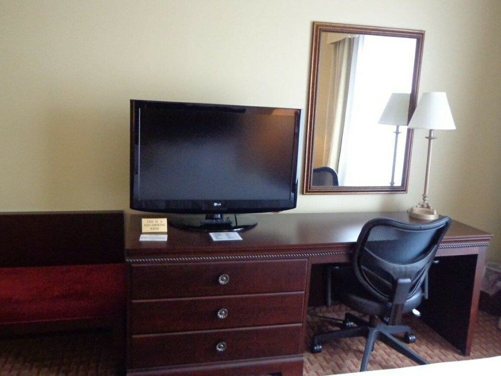 Фото Euro Suites Hotel