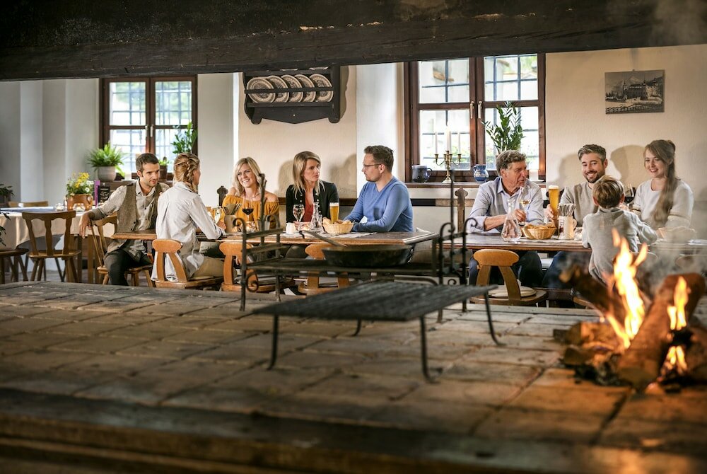 Фото Jufa Hotel Schloss Röthelstein