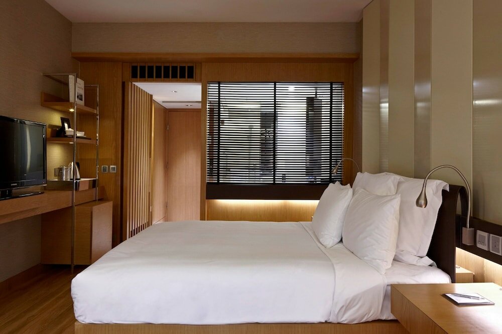 Фото Renaissance Hong Kong Harbour View Hotel