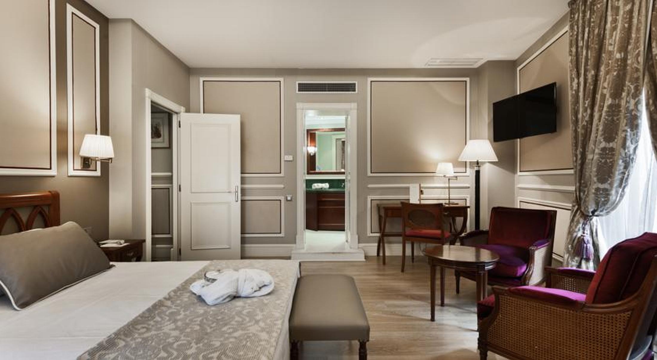 Фото Catalonia Las Cortes