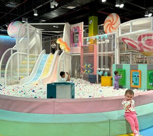 Жас кеуделі орыс мұғалімімен порно