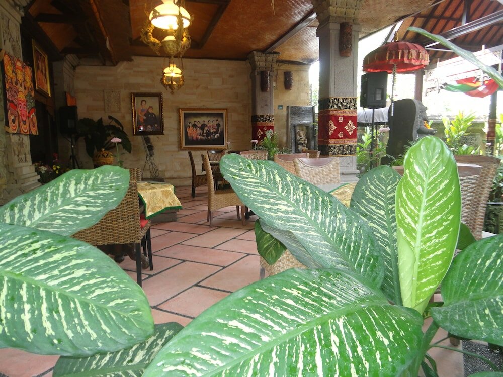 Фото Monkey Forest Bungalow