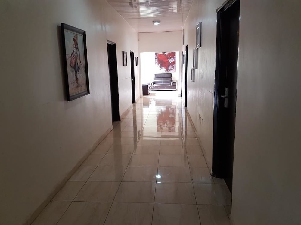 Фото Eddy Vic Hotel