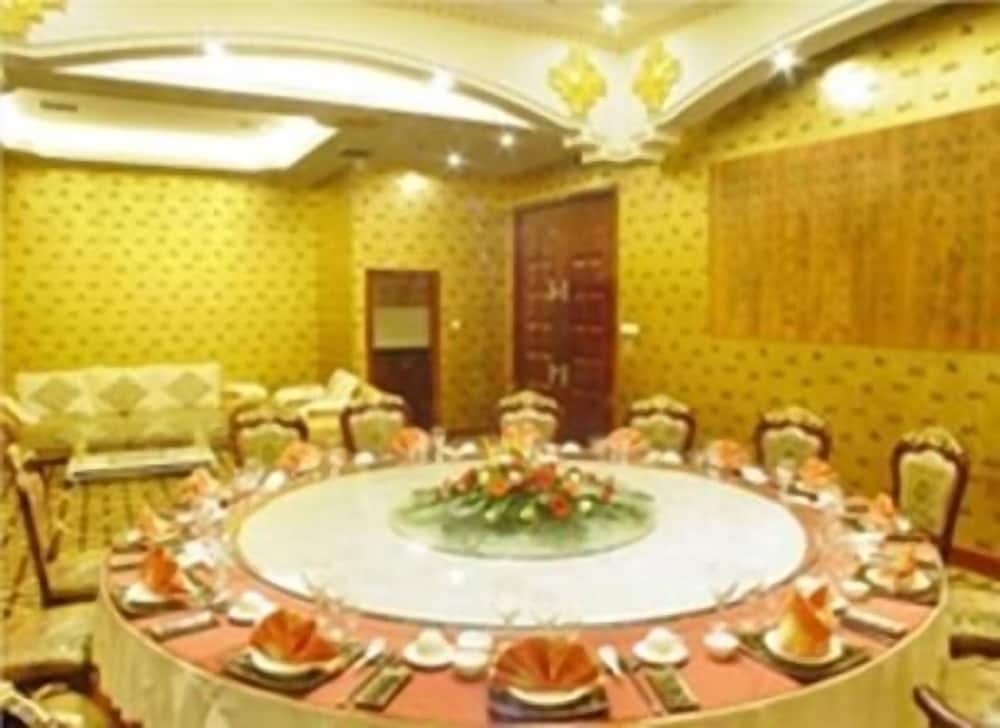 Фото Luoyang New Friendship Hotel