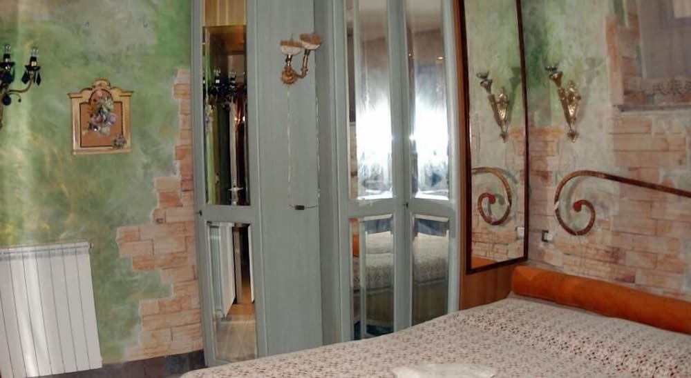 Фото Hospitales del Pellegrino Trastevere