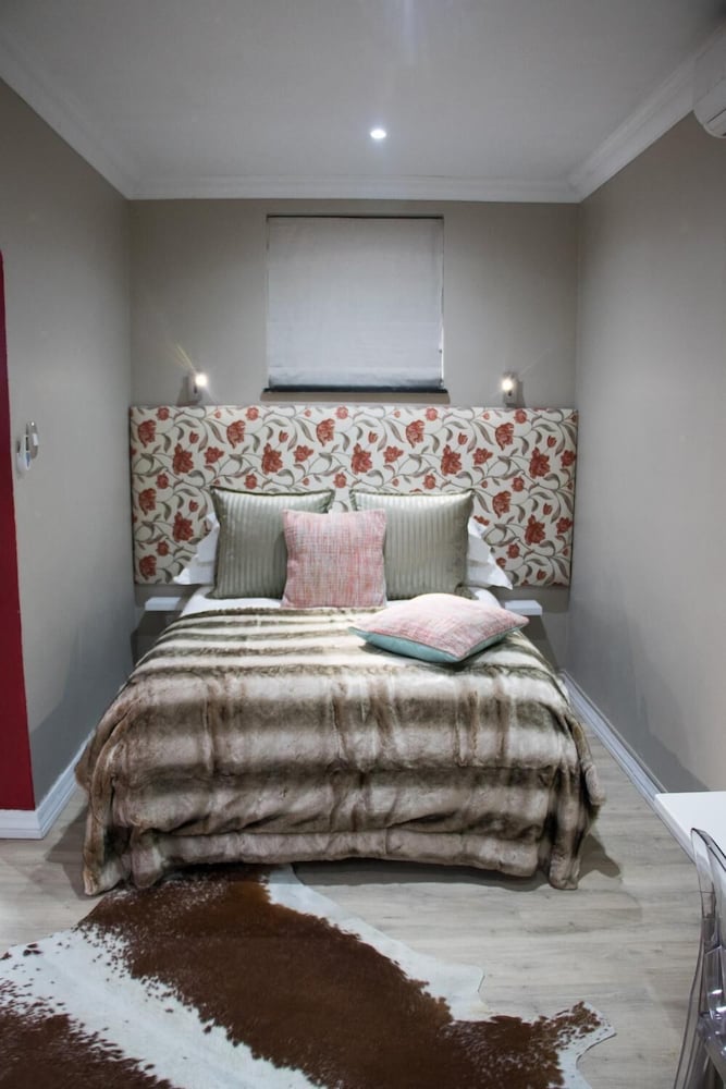 Фото A Queenslin Guesthouse