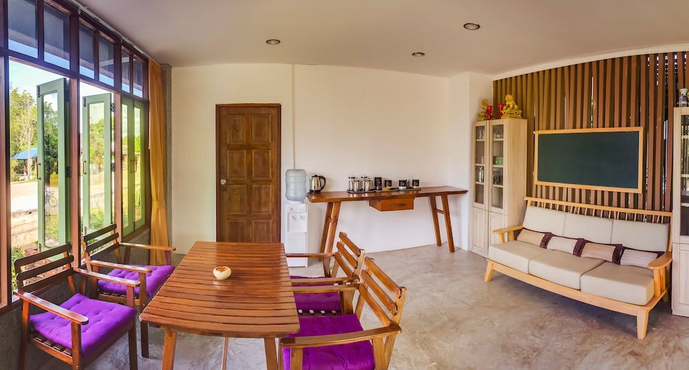 Фото Tonmai Suites