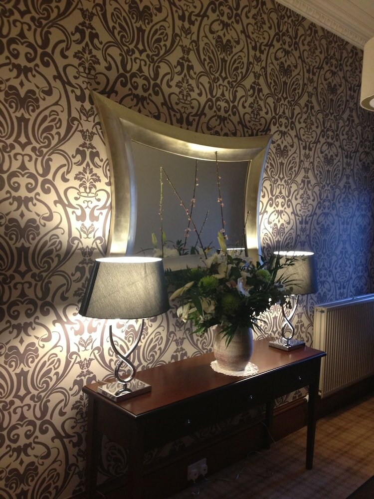 Фото Craigmhor Lodge & Courtyard