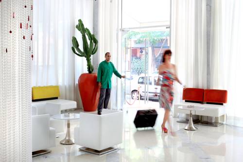 Фото La Renaissance Hotel