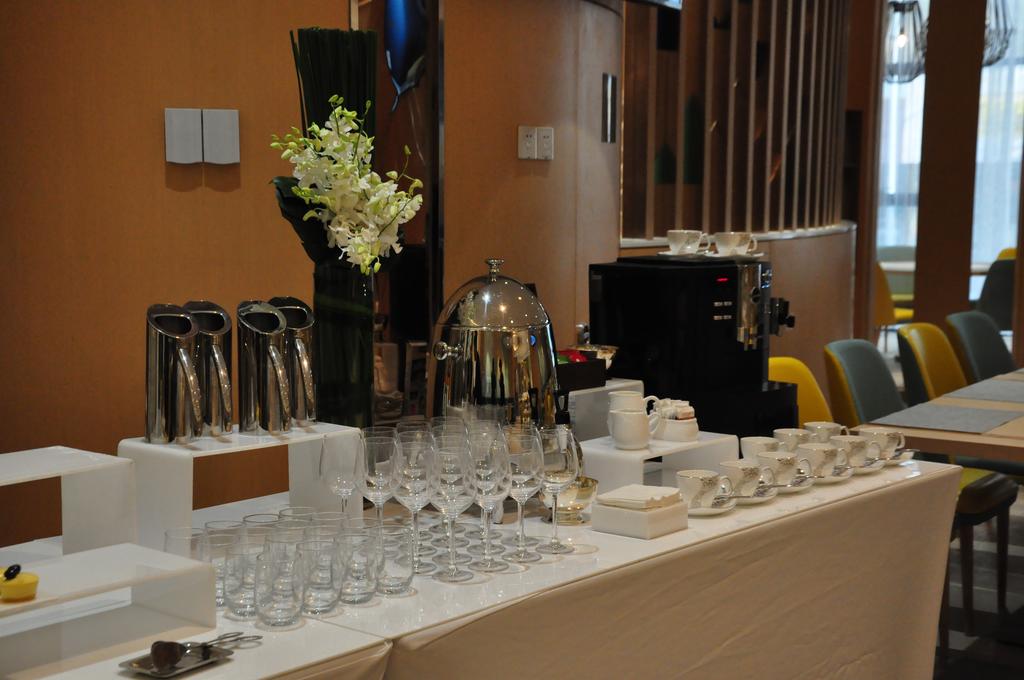 Фото Holiday Inn Express Shanghai Zhenping