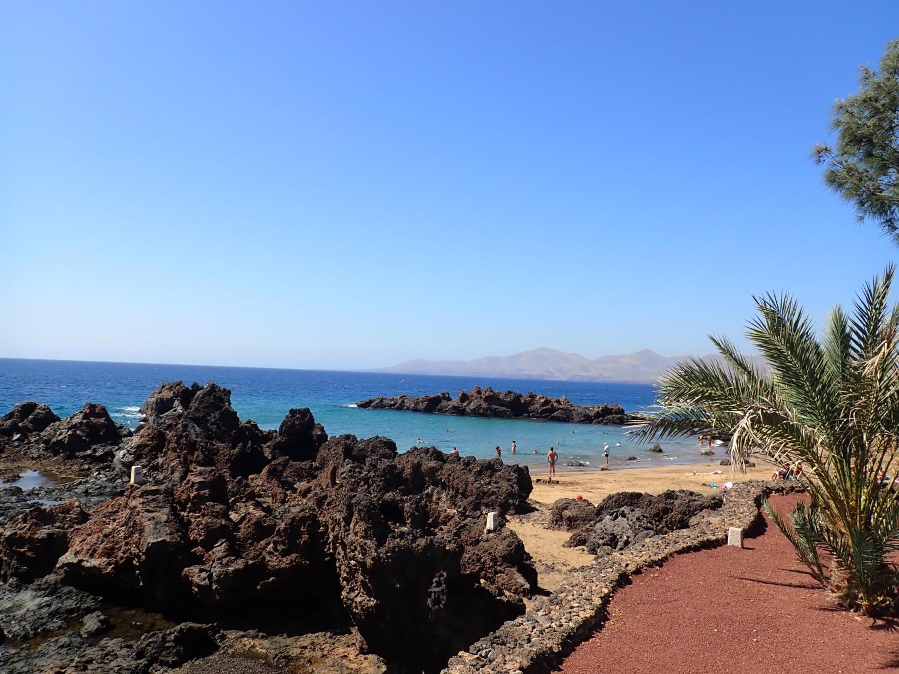 Фото Apartahotel Costa Volcán