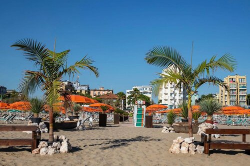 Гостиница Bike Hotel Berenice Rimini Mare & Wellness в Римини