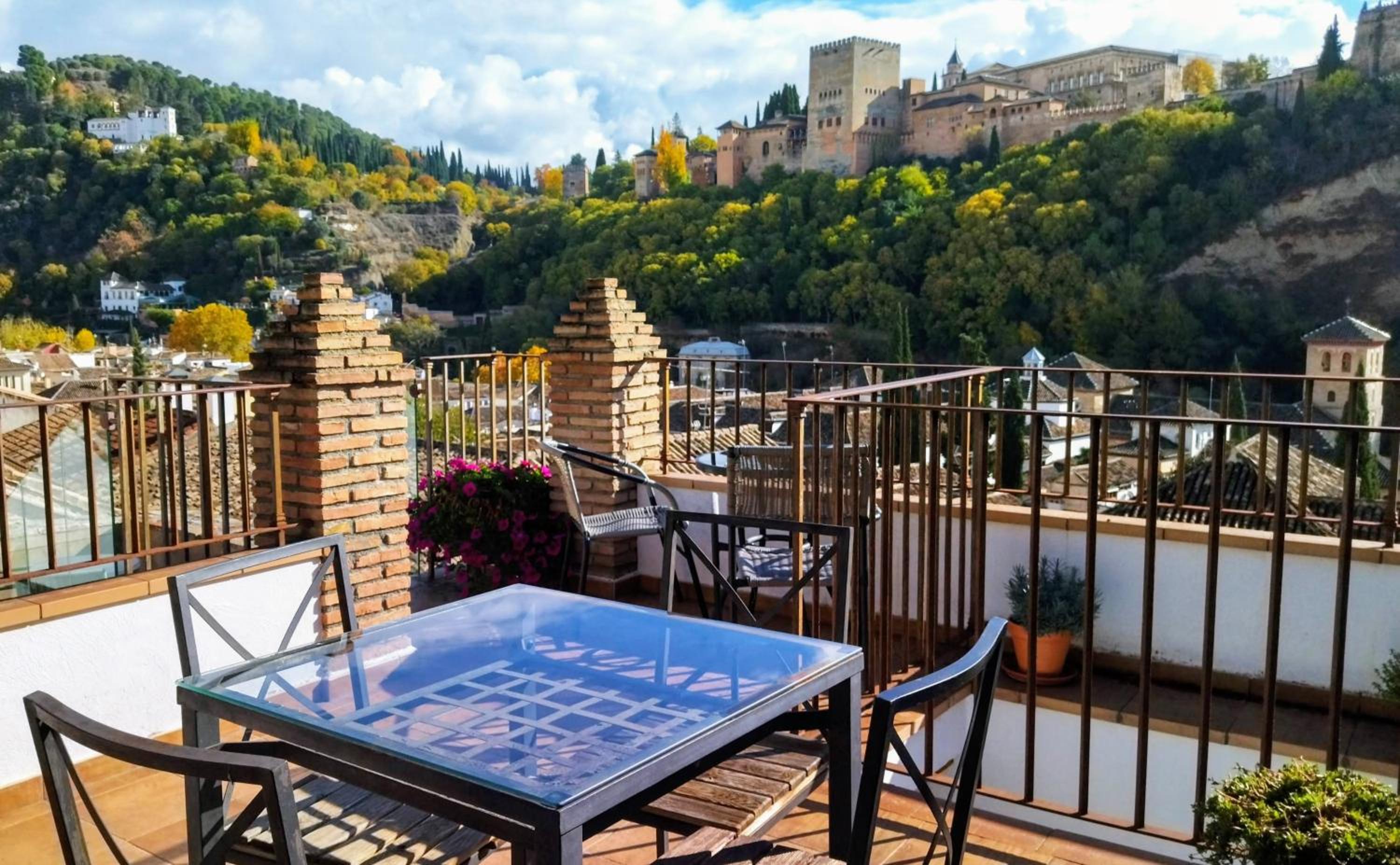 Фото Apartamentos Turisticos Alhambra