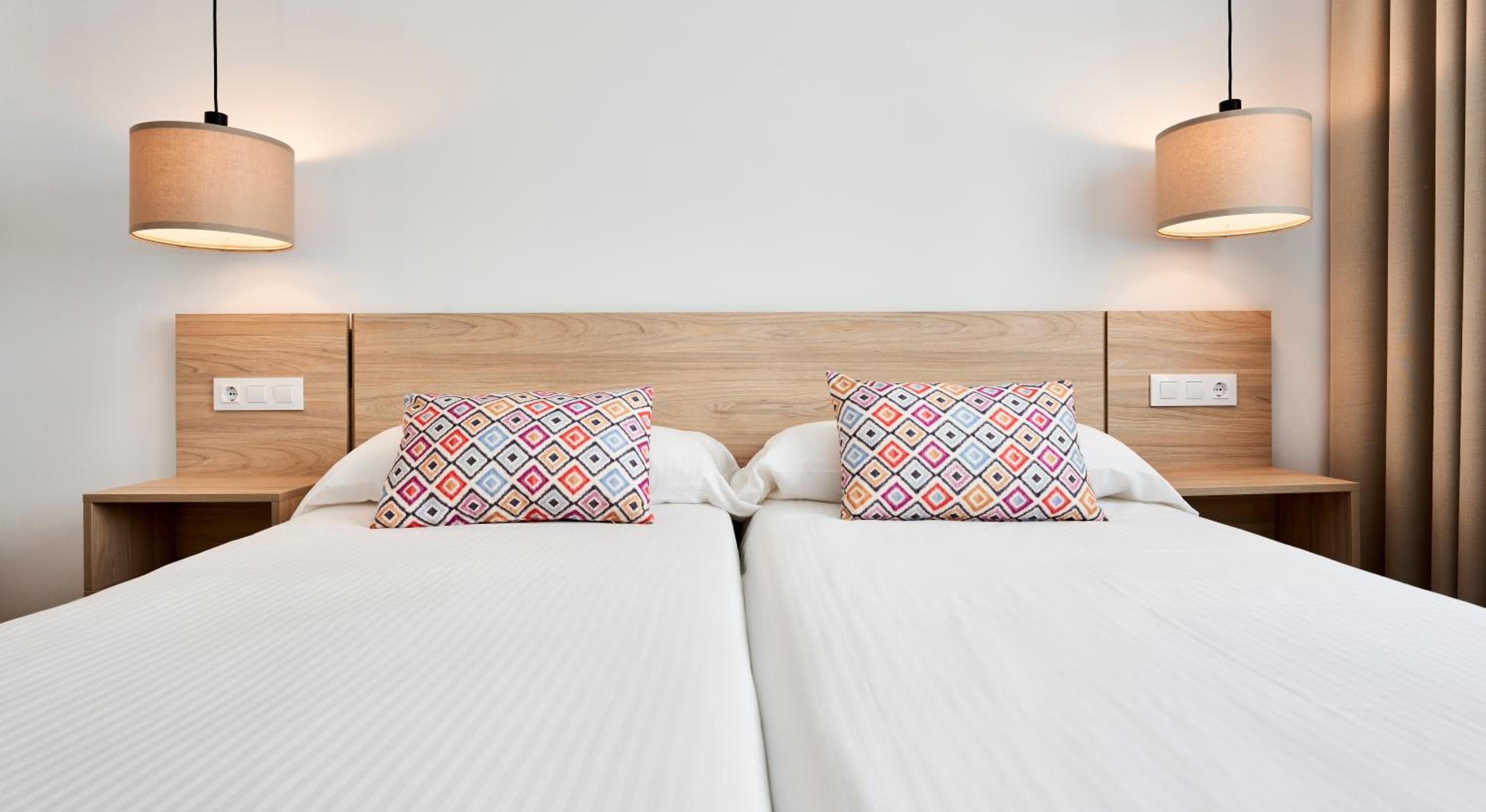 Фото Apartamentos Sinfony