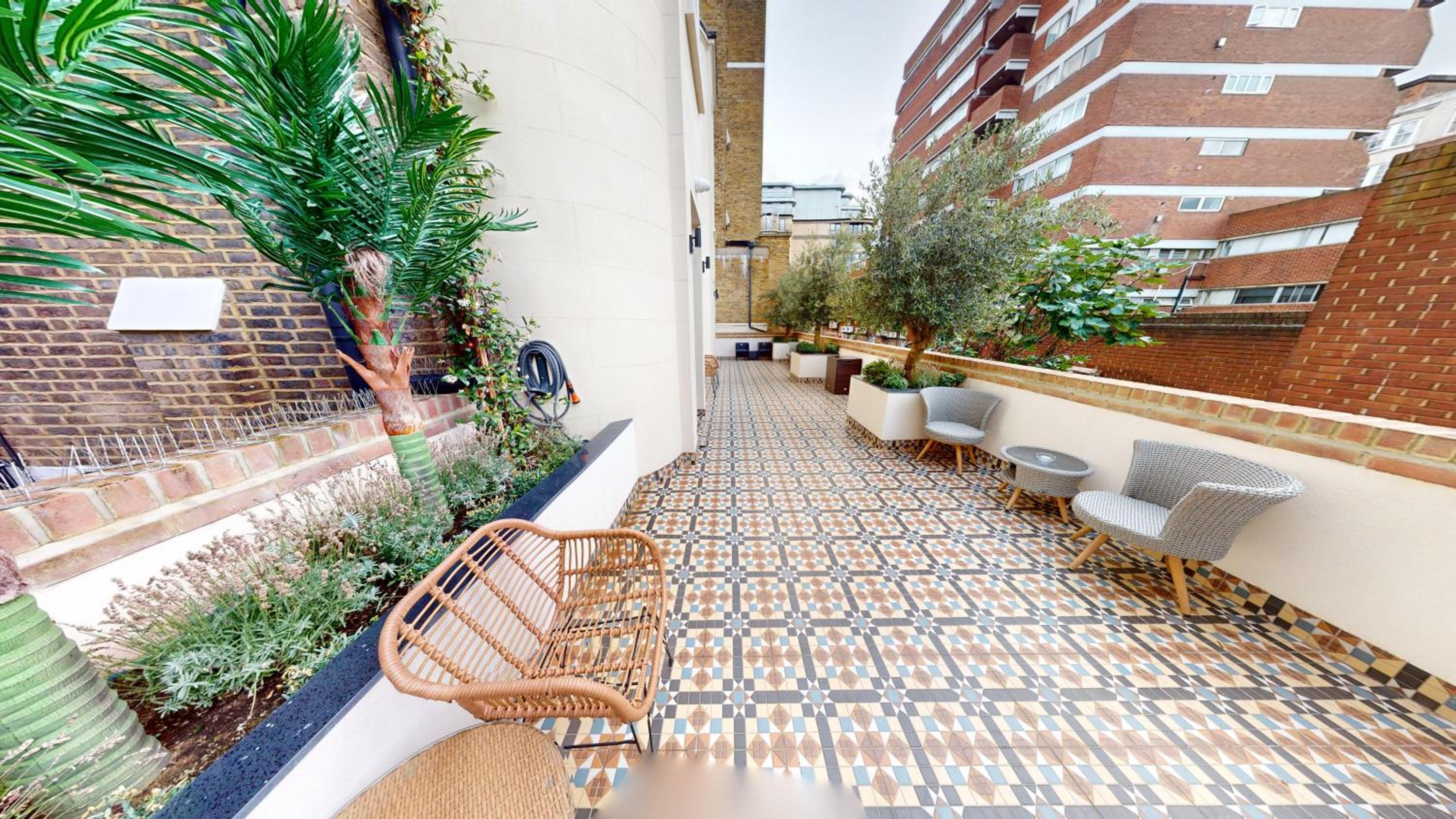 Фото Hyde Park Economy Apartments