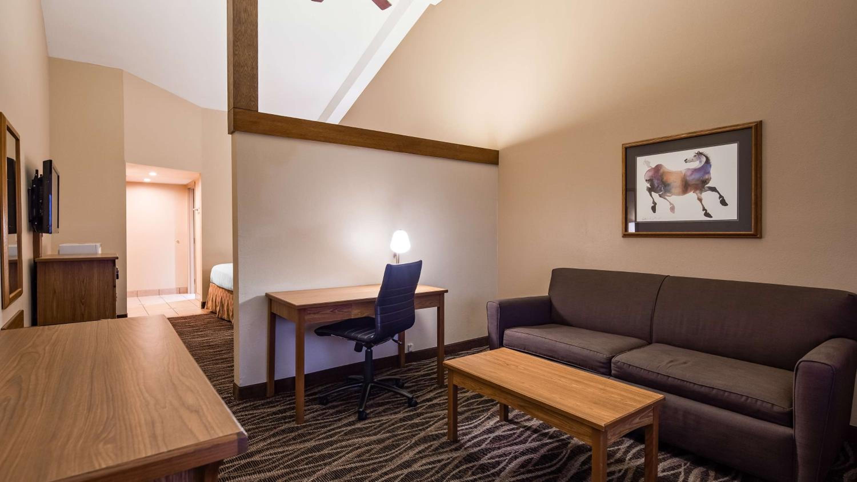 Фото Best Western Plus Saddleback Inn & Conference Center
