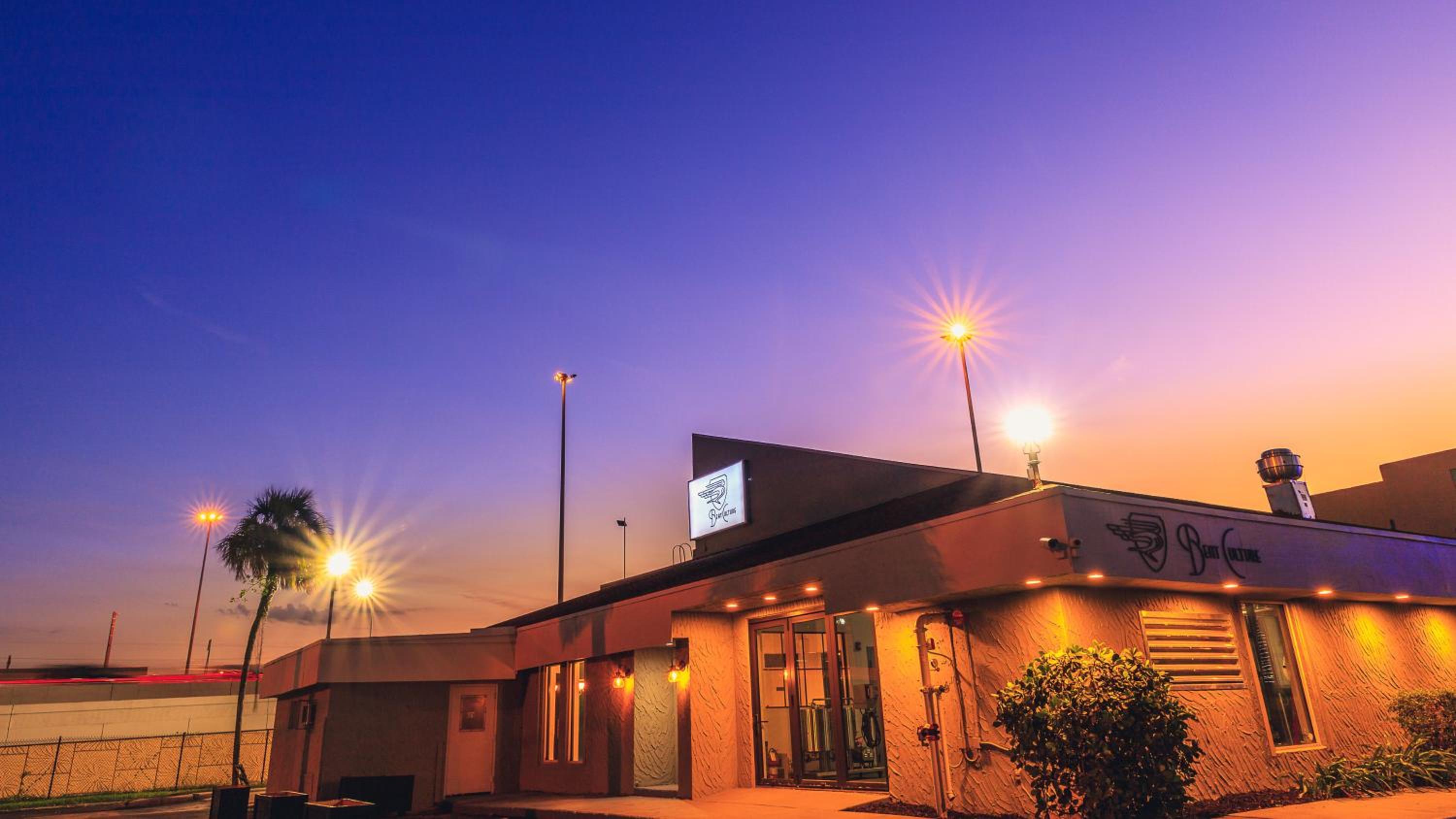 Фото Days Inn by Wyndham Miami International Airport