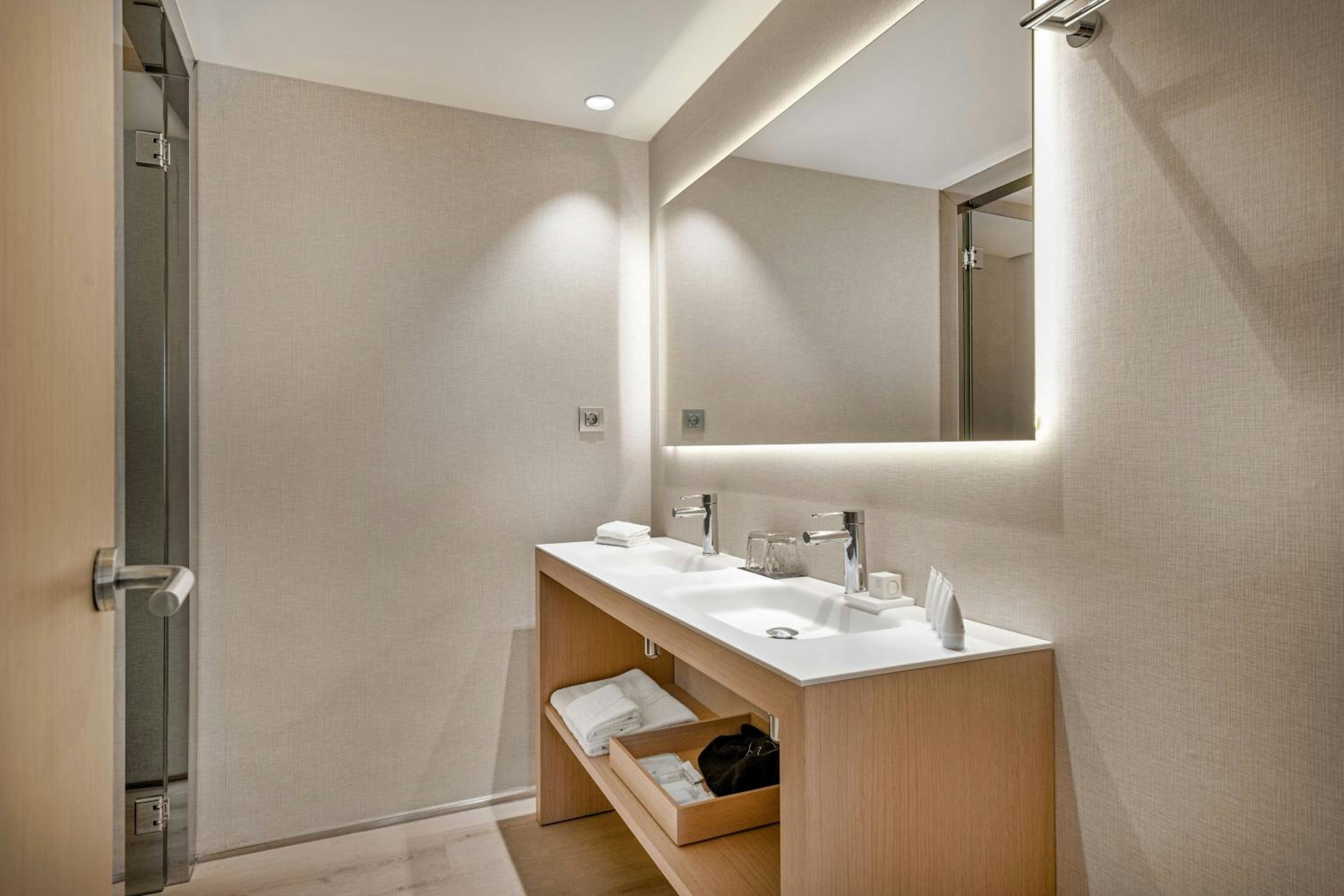 Фото Ac Victoria Suites