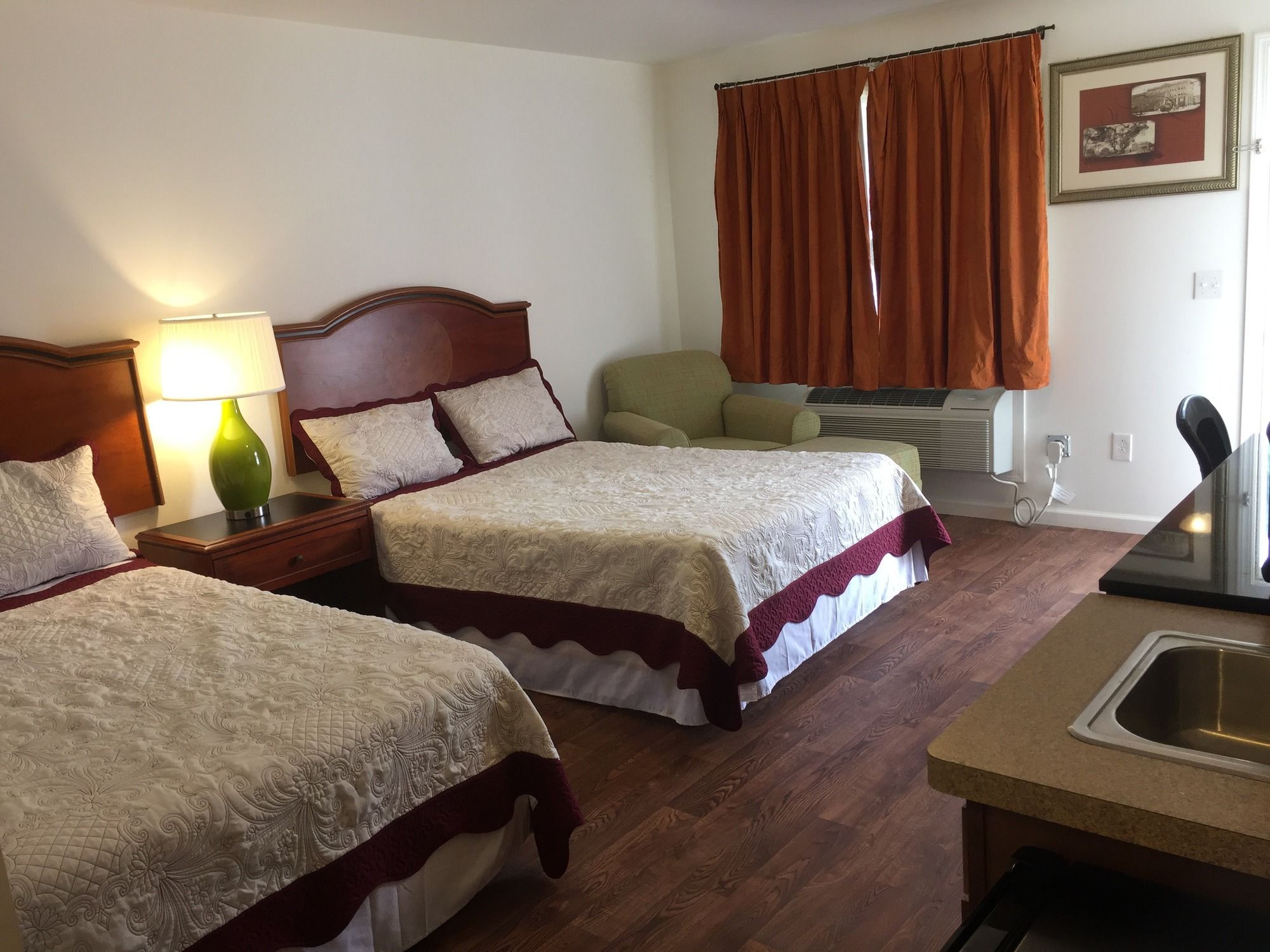 Фото Apple Inn and Suites Cooperstown Area