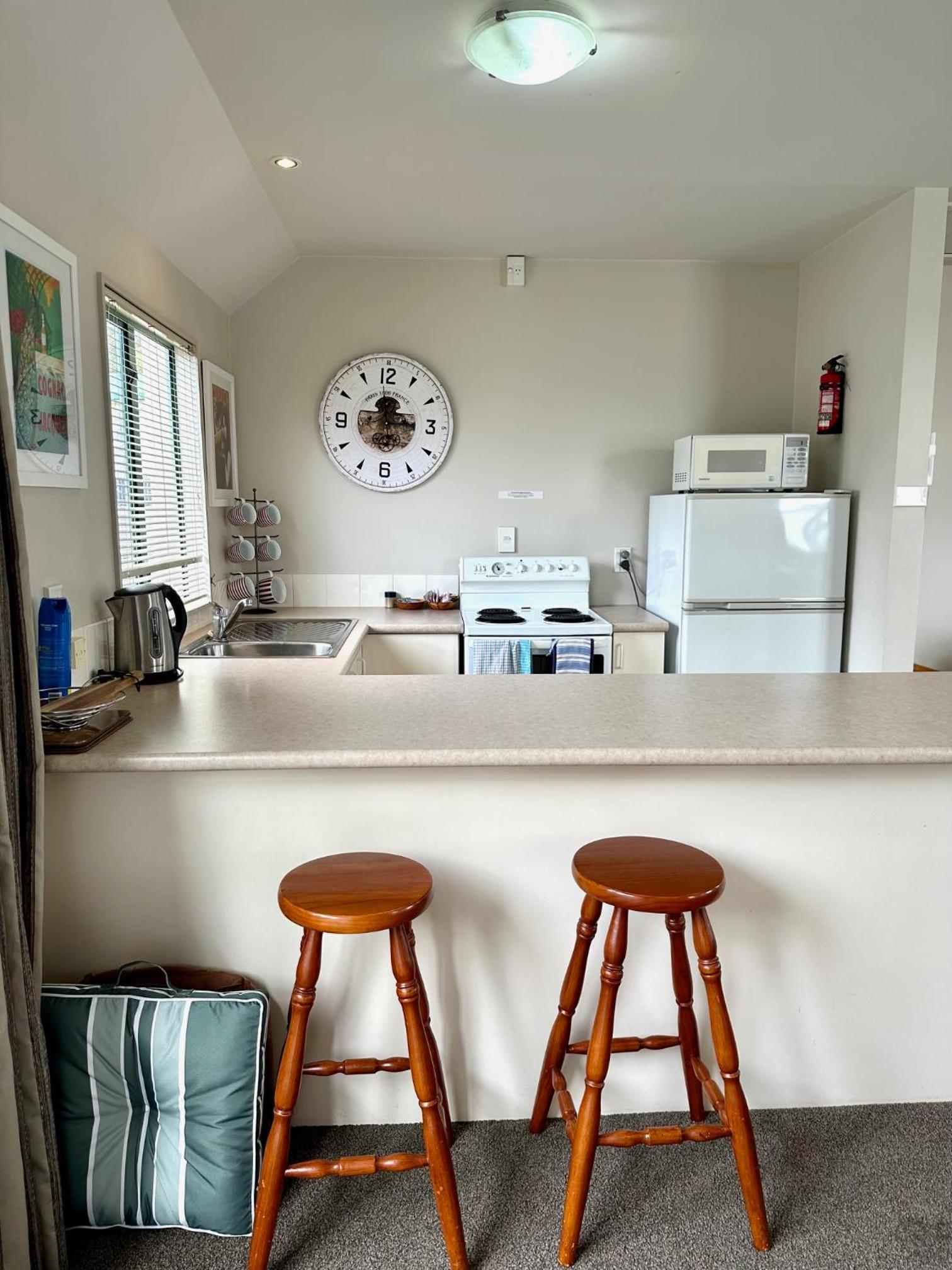 Фото Akaroa Village Inn