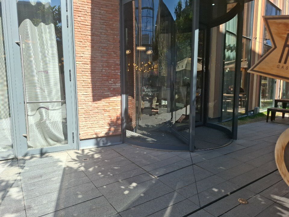 Фото Moxy Tbilisi by Marriott