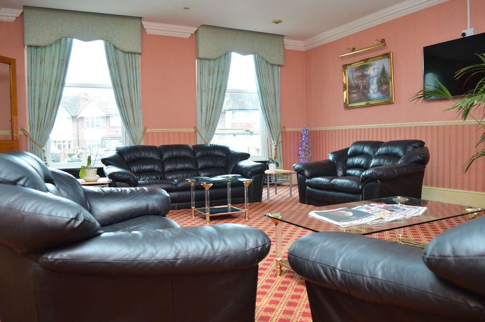 Фото Leigham Court Hotel