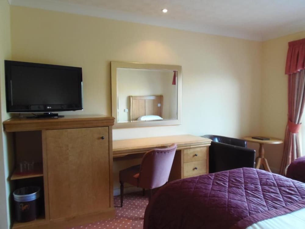 Фото Lakeside International Hotel