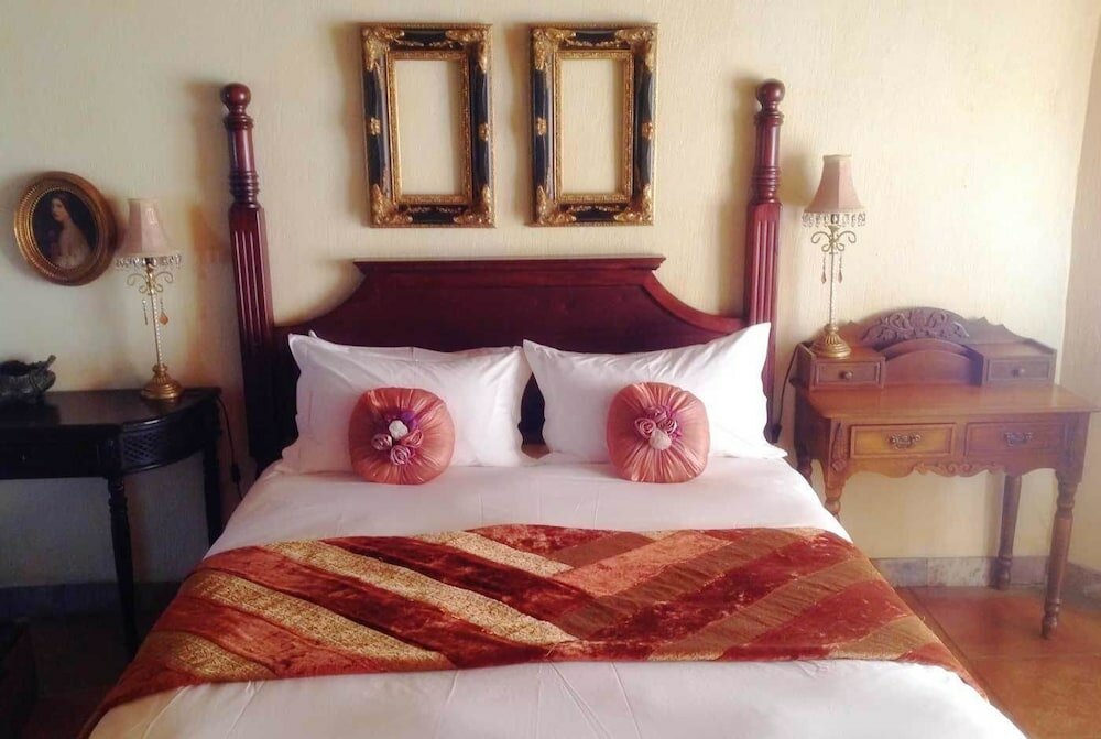 Фото Fox and Squirrel