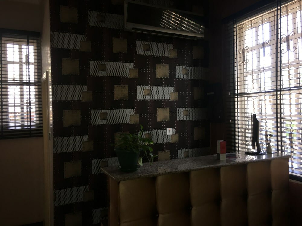 Фото Bates Place Apartments