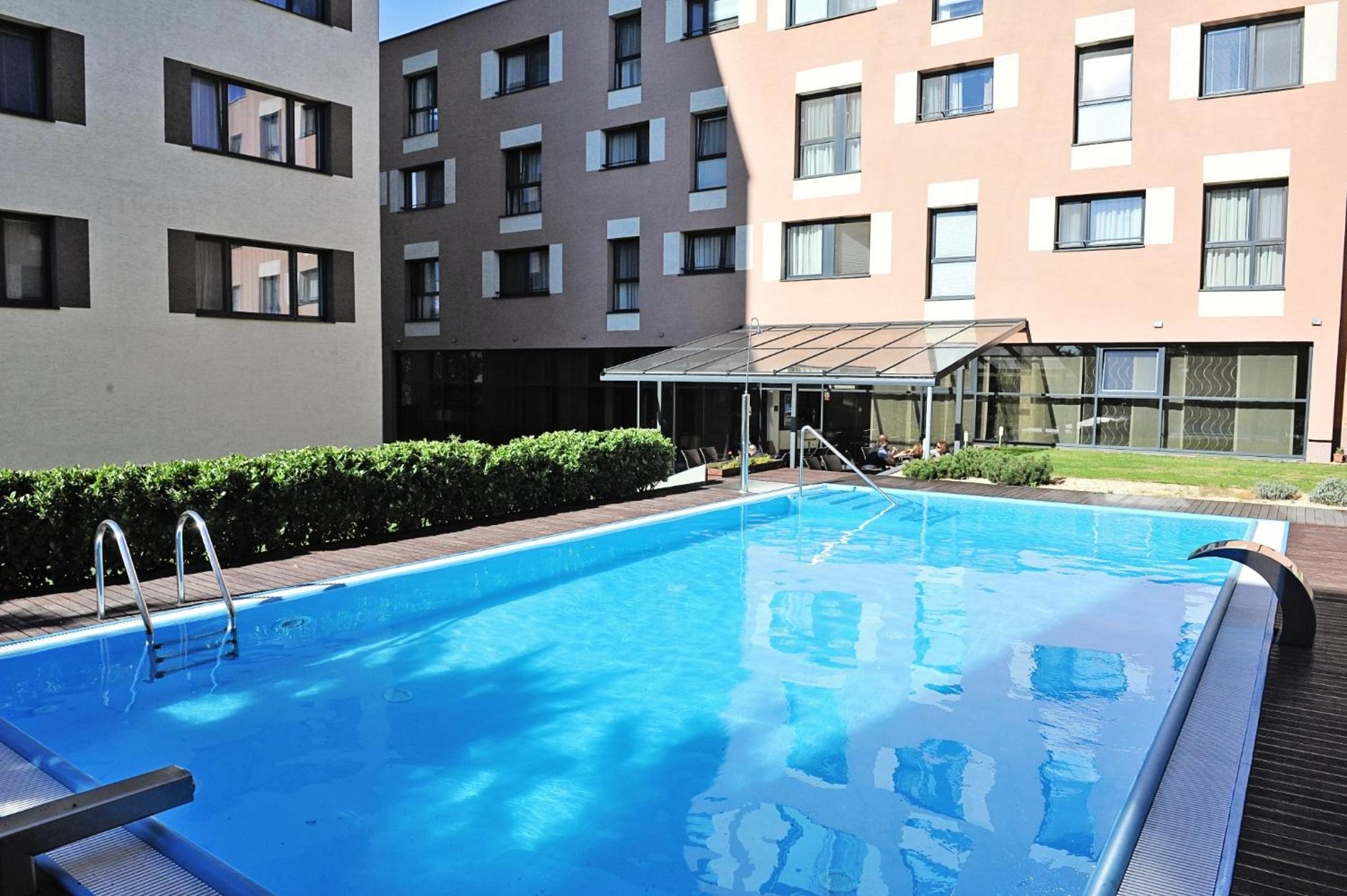 Фото Melrose Apartments 2