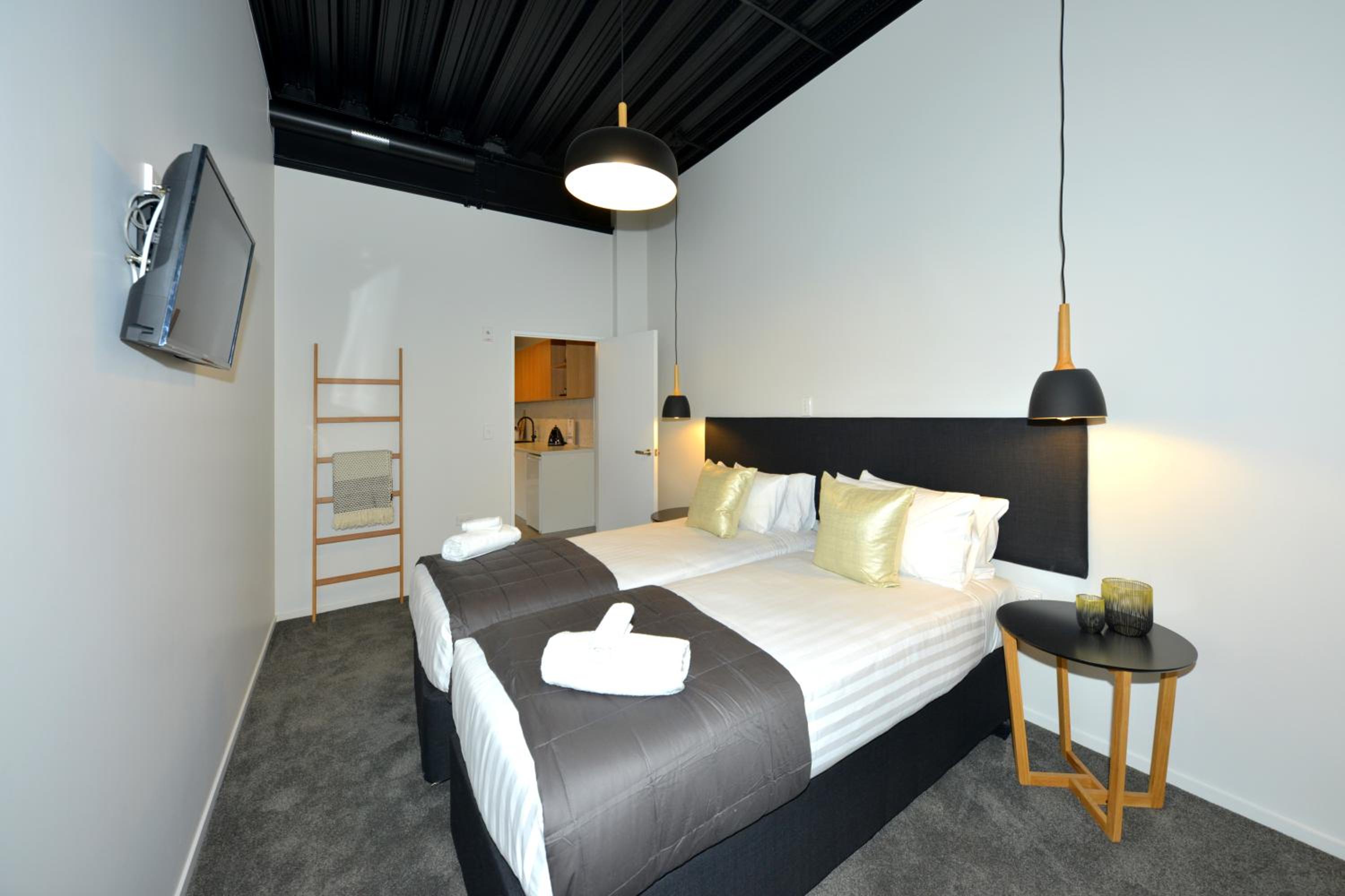 Фото Southwark Hotel & Apartments