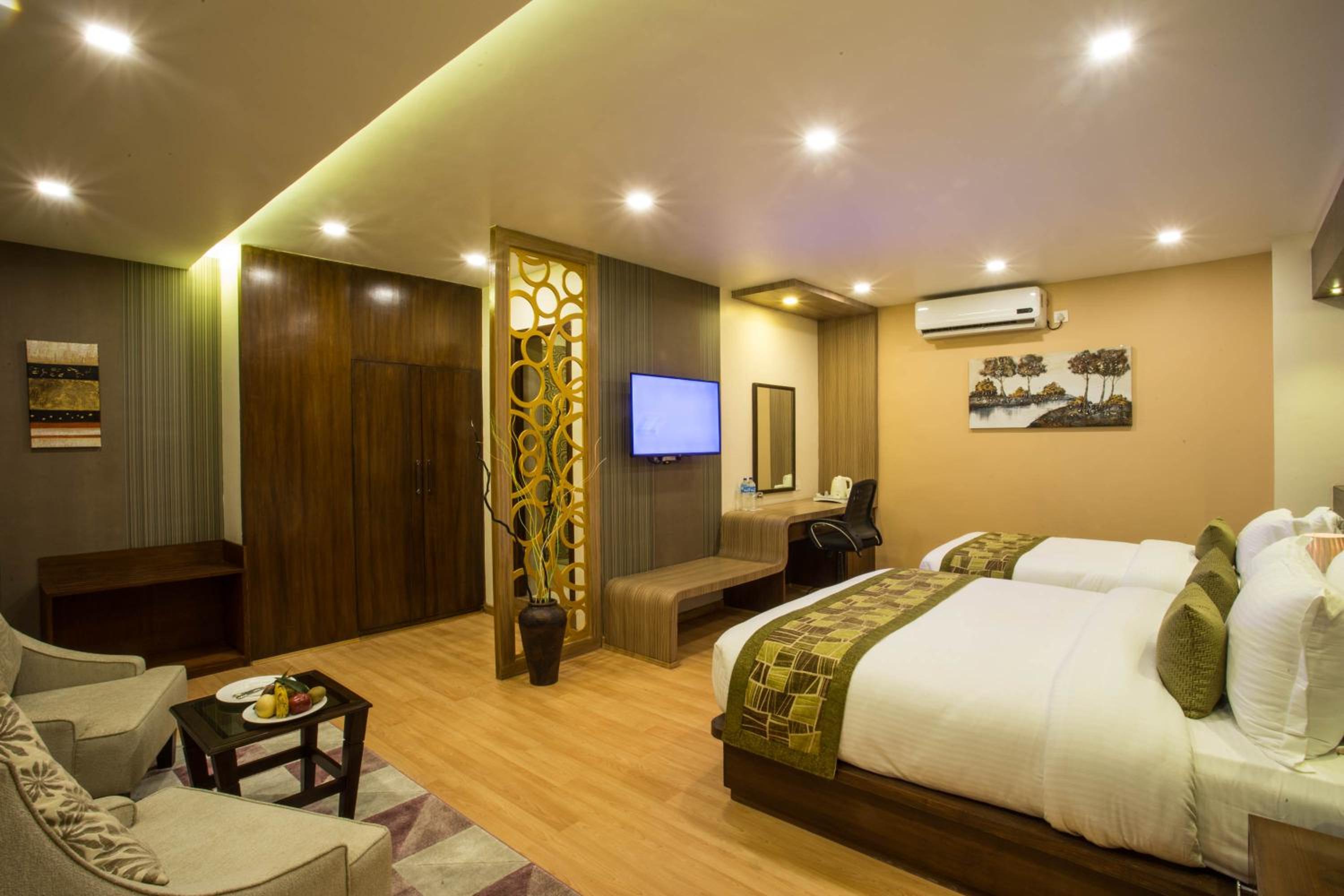 Фото Yatri Suites & SPA