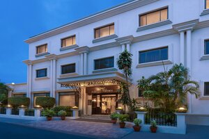 Гостиница La Place Sarovar Portico, Lucknow