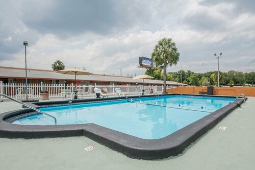 Гостиница Rodeway Inn & Suites Winter Haven Chain Of Lakes в Уинтер Хейвен