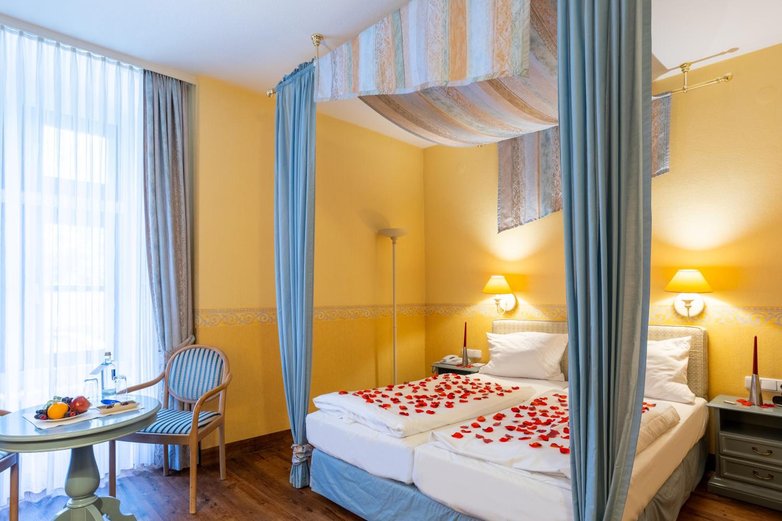 Фото Hotel Burg Staufenberg