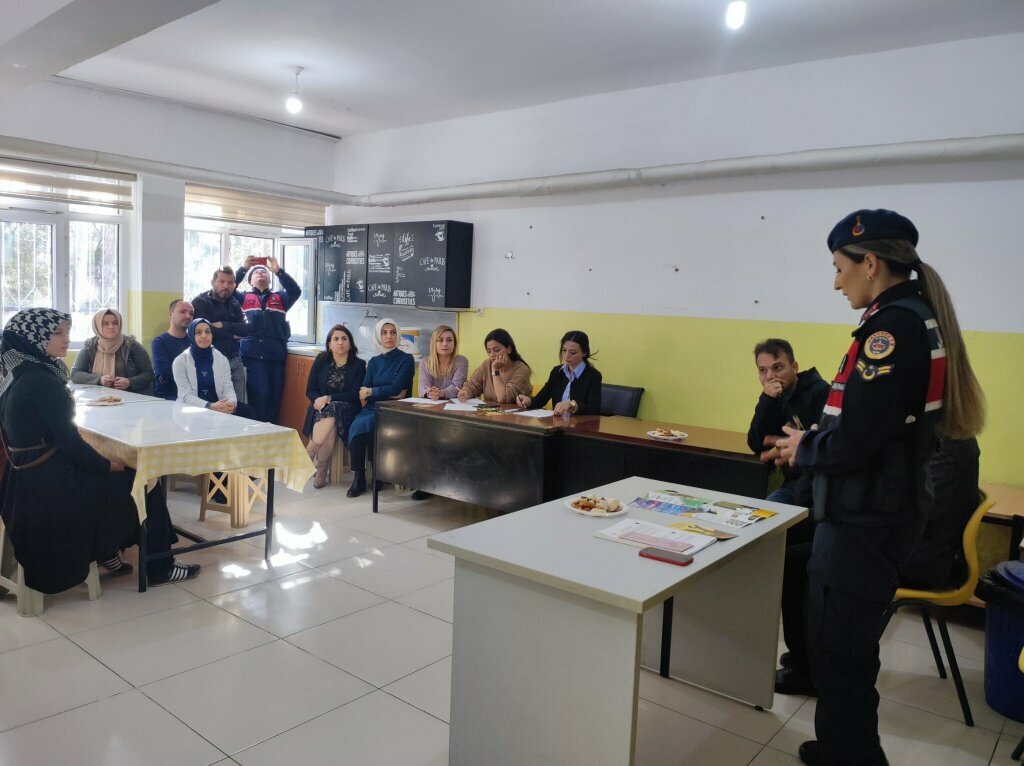 School Emirli Middle School, Kavak, photo