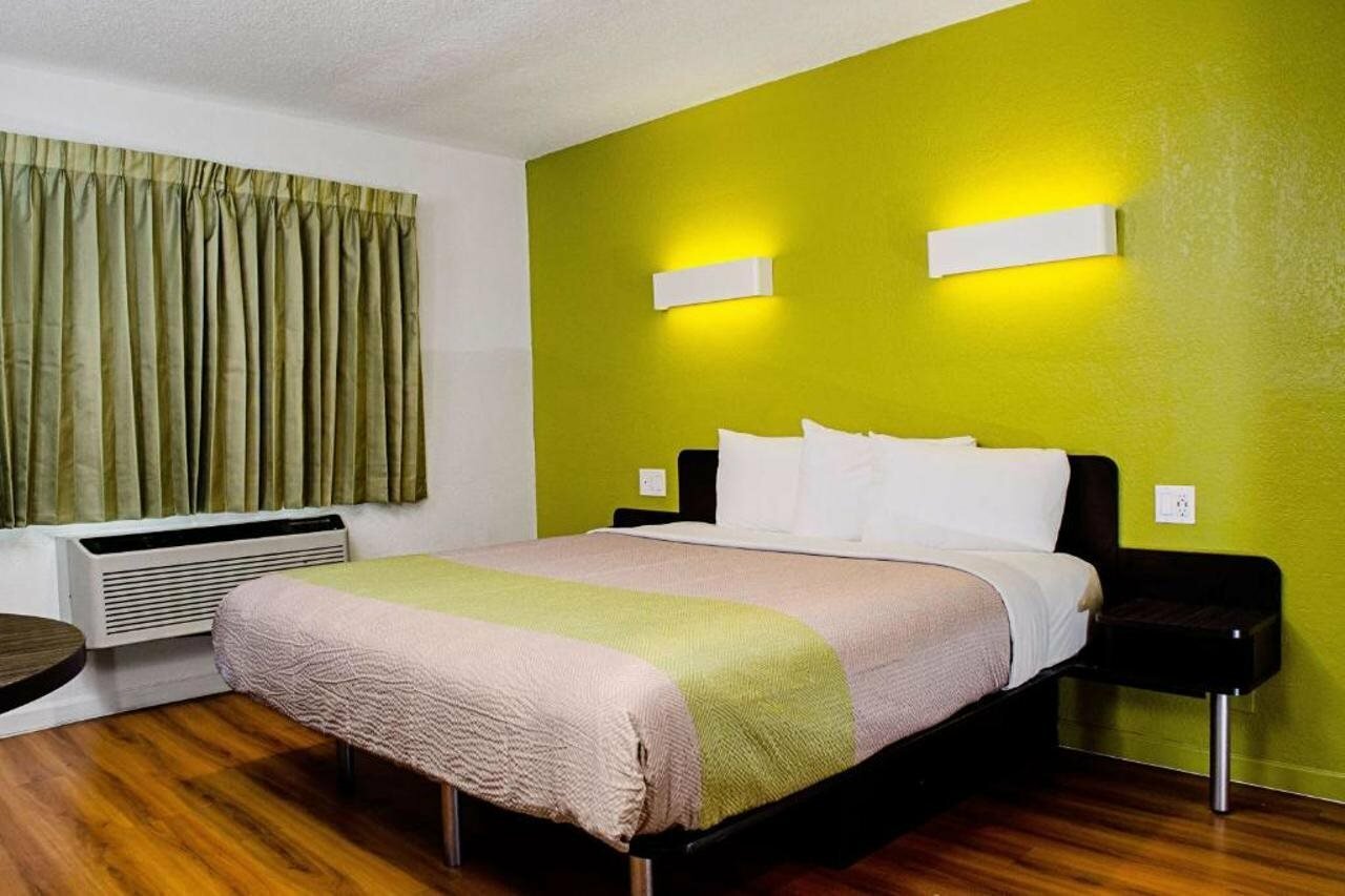 Фото Motel 6 Modesto, Ca - Downtown