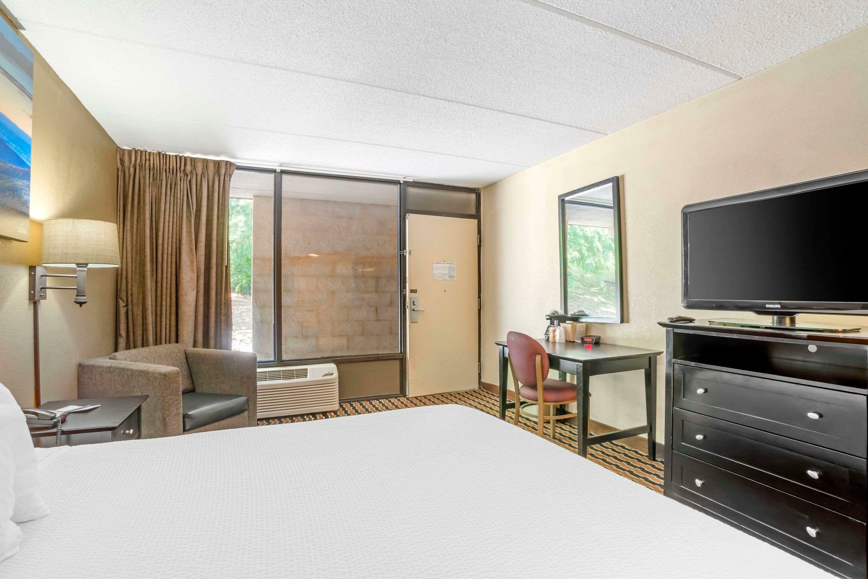 Фото Days Inn by Wyndham Wilkesboro