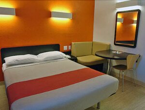 Motel 6 Simi Valley (California, County of Los Angeles, Simi Valley, Erringer Road), hotel