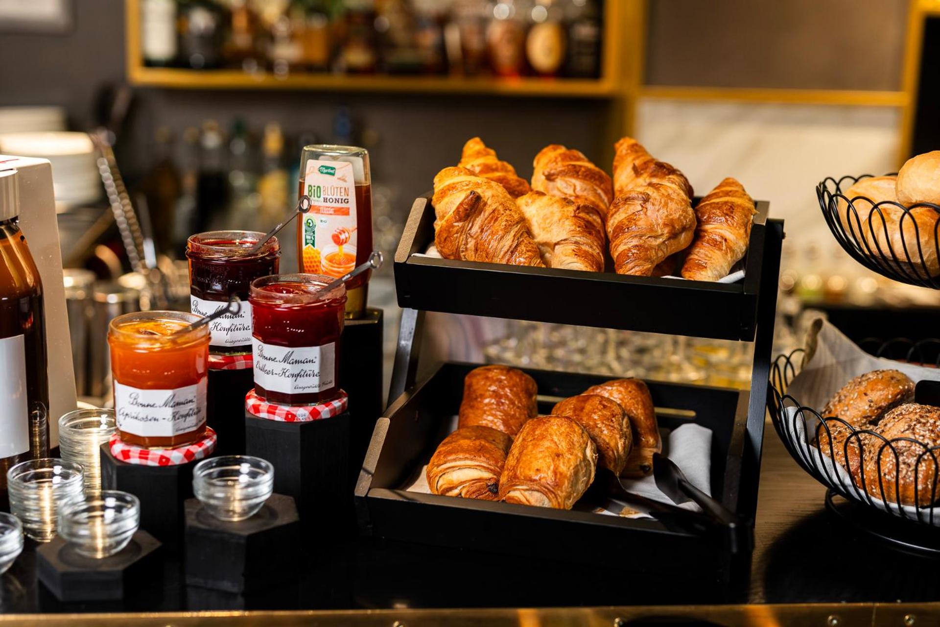 Фото Legend Hotel